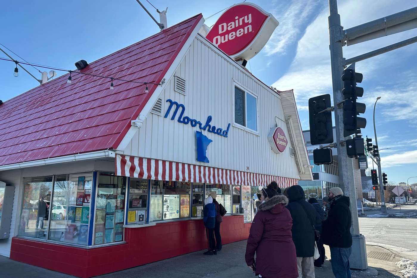 In this Minnesota city, it's tradition to line up for ice cream even when it's 6 degrees | iNFOnews.ca