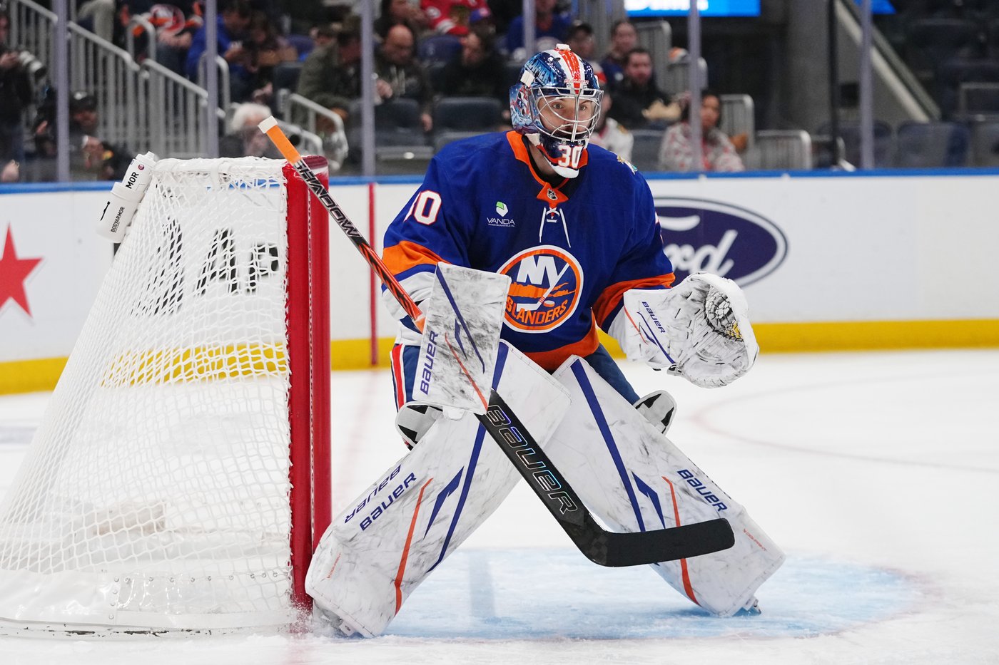 Bo Horvat scores twice as Islanders beat Blackhawks 4-1 | iNFOnews.ca Bo Horvat scores twice as Islanders beat Blackhawks 4-1 | iNFOnews.ca