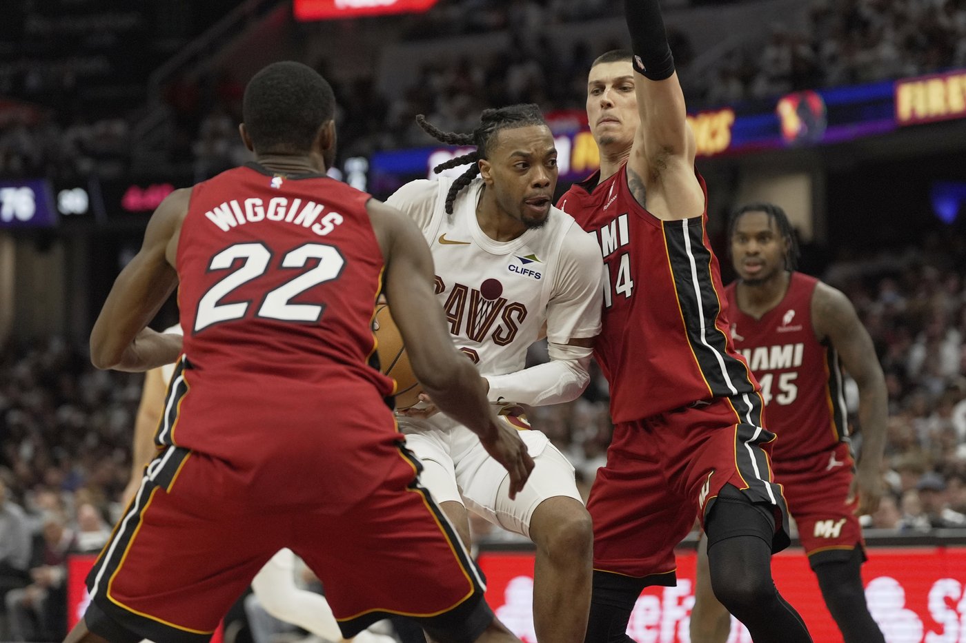 Mitchell, Jerome help Cavaliers rout Heat 121-100 in Game 1 of 1st-round series | iNFOnews.ca