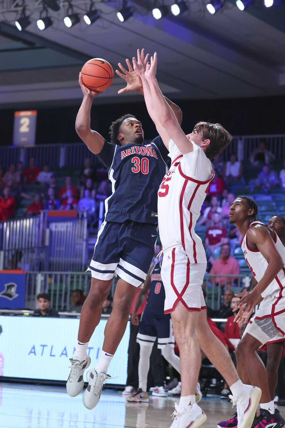 Moore and Fears combine for 50 points as Oklahoma tops No. 24 Arizona in Battle 4 Atlantis | iNFOnews.ca