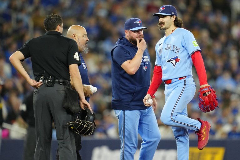 Blue Jays hoping for the best after Cease, Guerrero Jr. exit loss with injuries | iNFOnews.ca