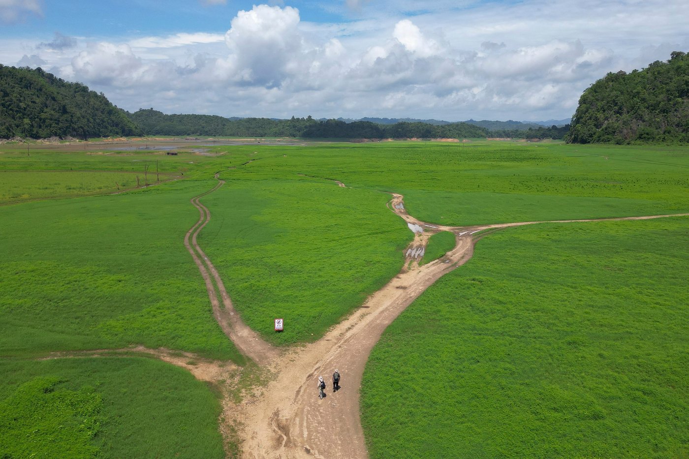 Sunken train station on infamous WWII 'Death Railway' resurfaces from Thailand reservoir | iNFOnews.ca Sunken train station on infamous WWII 'Death Railway' resurfaces from Thailand reservoir | iNFOnews.ca