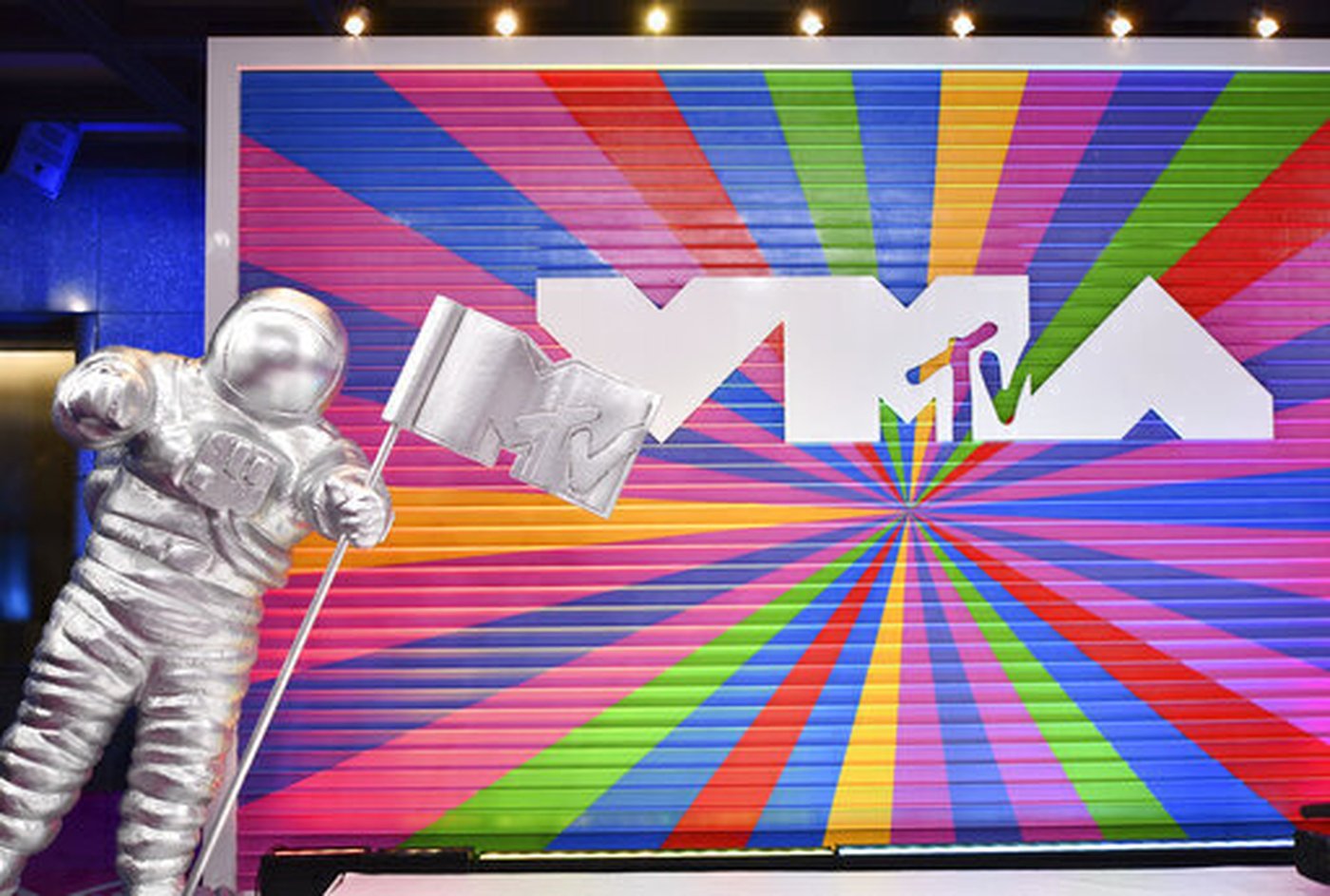 The MTV Video Music Awards are back. Taylor Swift and Beyoncé go head-to-head. Who will win? | iNFOnews.ca The MTV Video Music Awards are back. Taylor Swift and Beyoncé go head-to-head. Who will win? | iNFOnews.ca