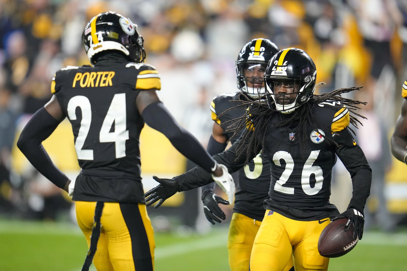 Steelers visit Raiders at a pivotal moment for both teams | iNFOnews.ca