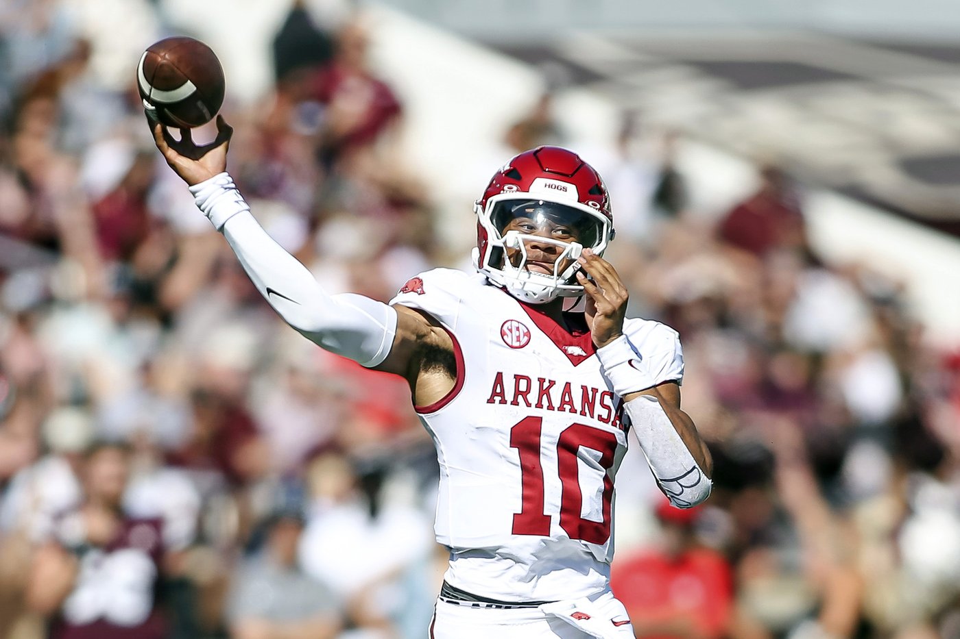 Taylen Green throws 5 TD passes, runs for 1 TD and Arkansas blows out Mississippi State 58-25 | iNFOnews.ca