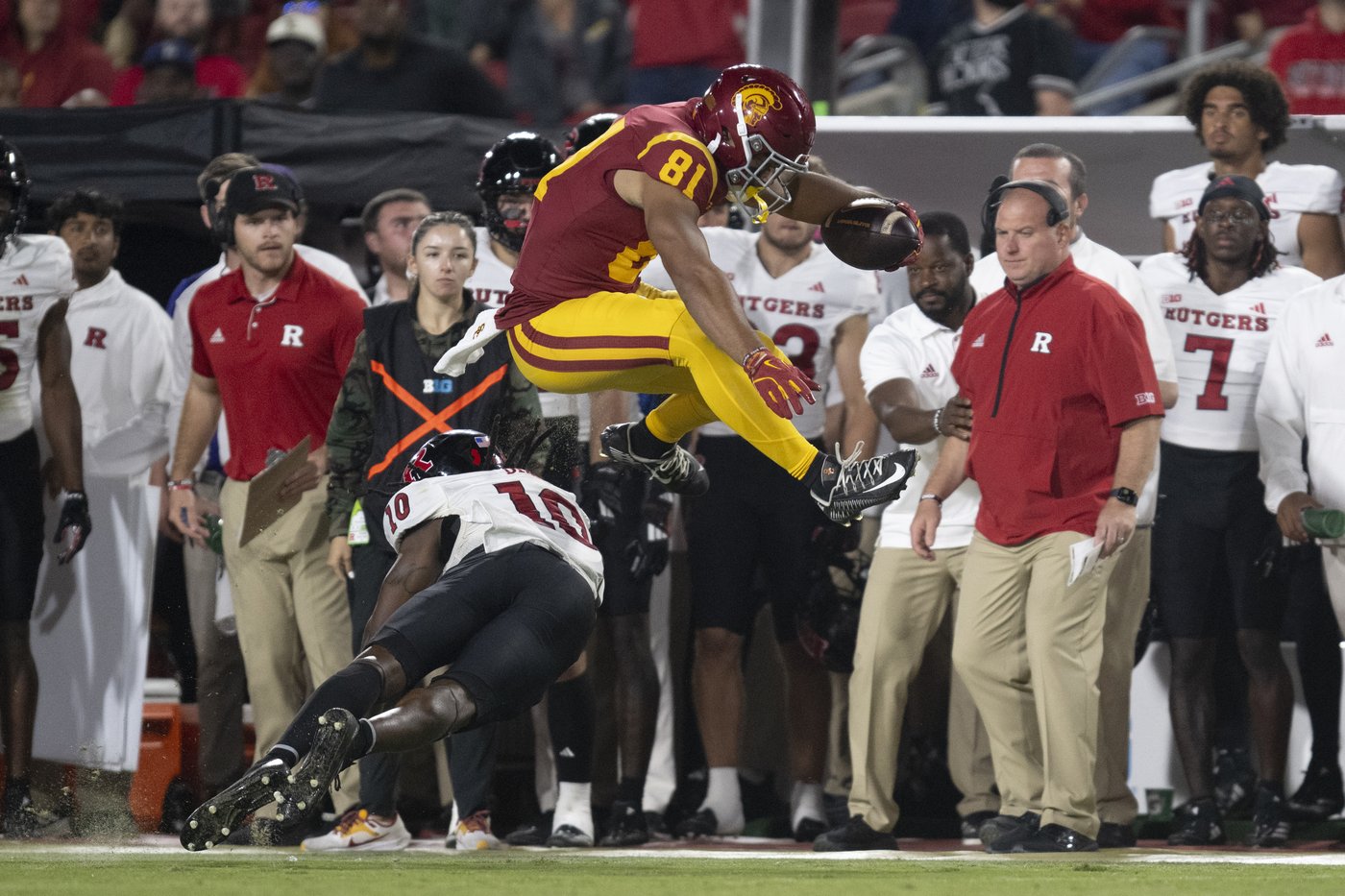 Moss, Marks each account for 3 TDs to help USC beat Rutgers 42-20, end 3-game skid | iNFOnews.ca