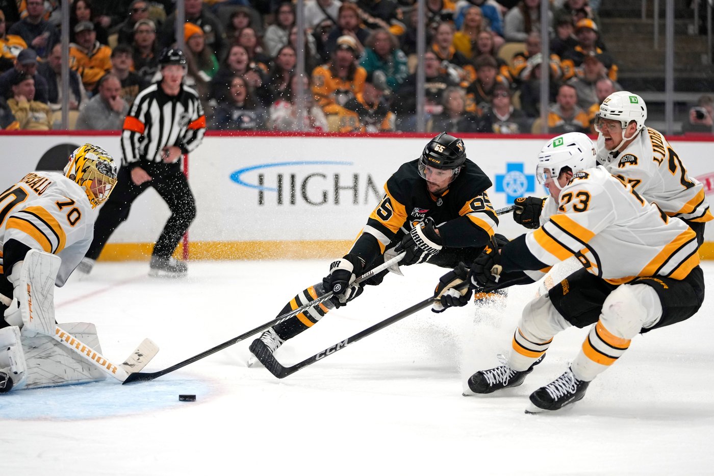 Tommy Novak scores in OT to lift the Penguins past the Bruins, 5-4 | iNFOnews.ca Tommy Novak scores in OT to lift the Penguins past the Bruins, 5-4 | iNFOnews.ca