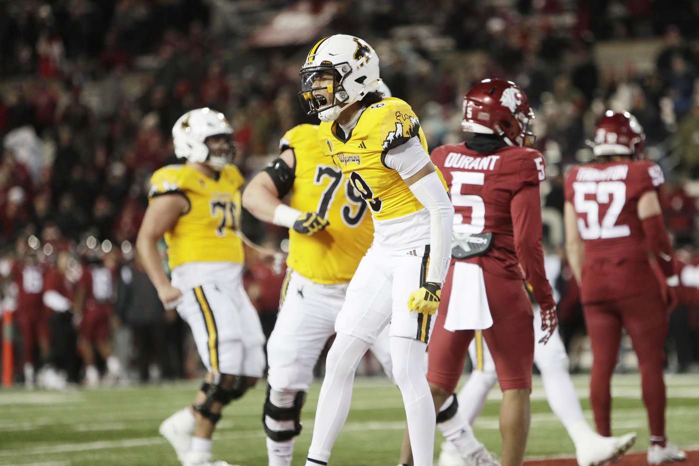 Evan Svoboda throws late TD pass to John Michael Gyllenborg as Wyoming beats Washington State 15-14 | iNFOnews.ca