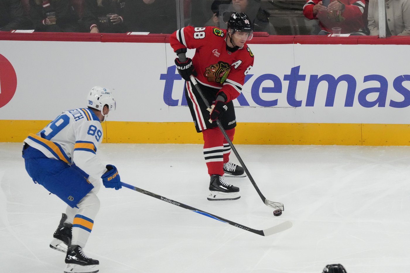 Rinzel and Frondell score, Blackhawks beat Blues 4-2 in Kane's return to Chicago | iNFOnews.ca