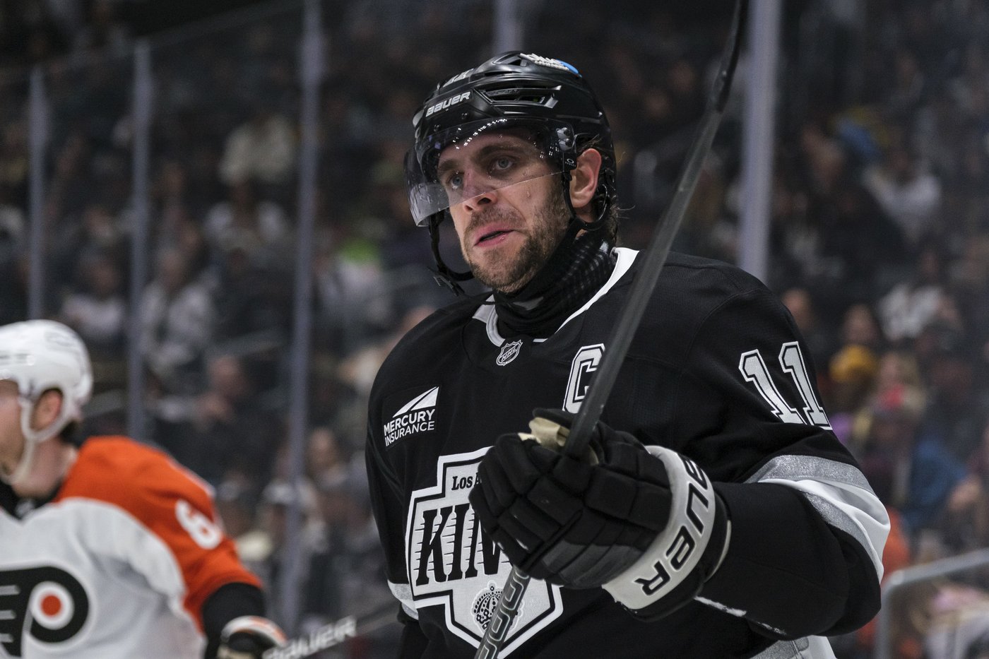 Kopitar scores twice in third, Kings fight back for 5-4 win over Flyers | iNFOnews.ca