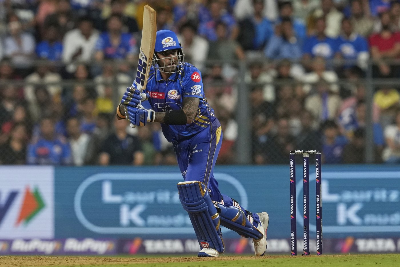 Mumbai limits Hyderabad batting powerhouse to notch 4-wicket win in IPL | iNFOnews.ca
