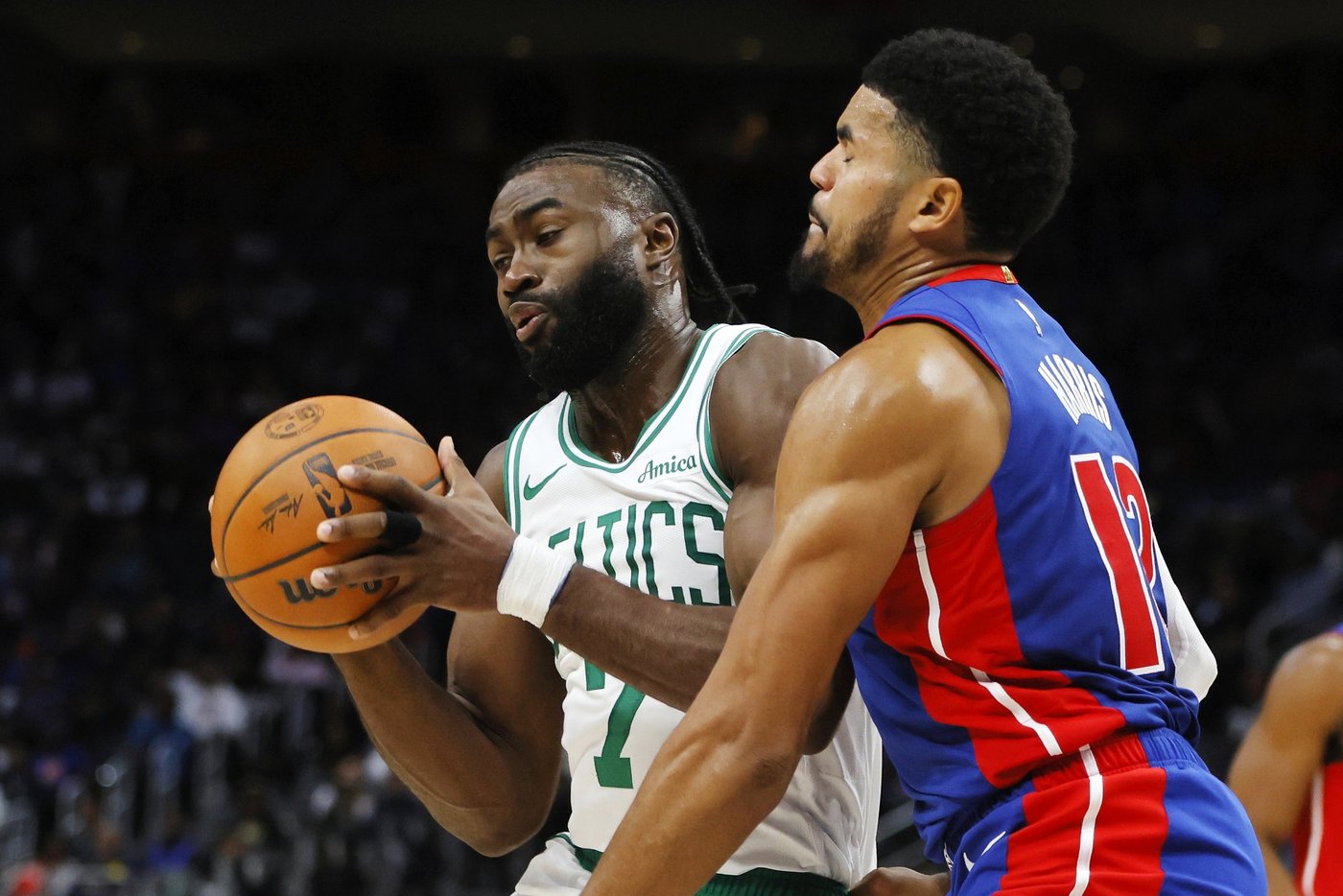Tatum scores 37 points and Celtics hold to beat stubborn Pistons 124-118 | iNFOnews.ca