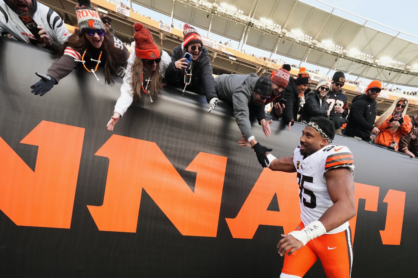 Myles Garrett breaks NFL single-season sack record with 23 and laments not getting 2 more | iNFOnews.ca Myles Garrett breaks NFL single-season sack record with 23 and laments not getting 2 more | iNFOnews.ca
