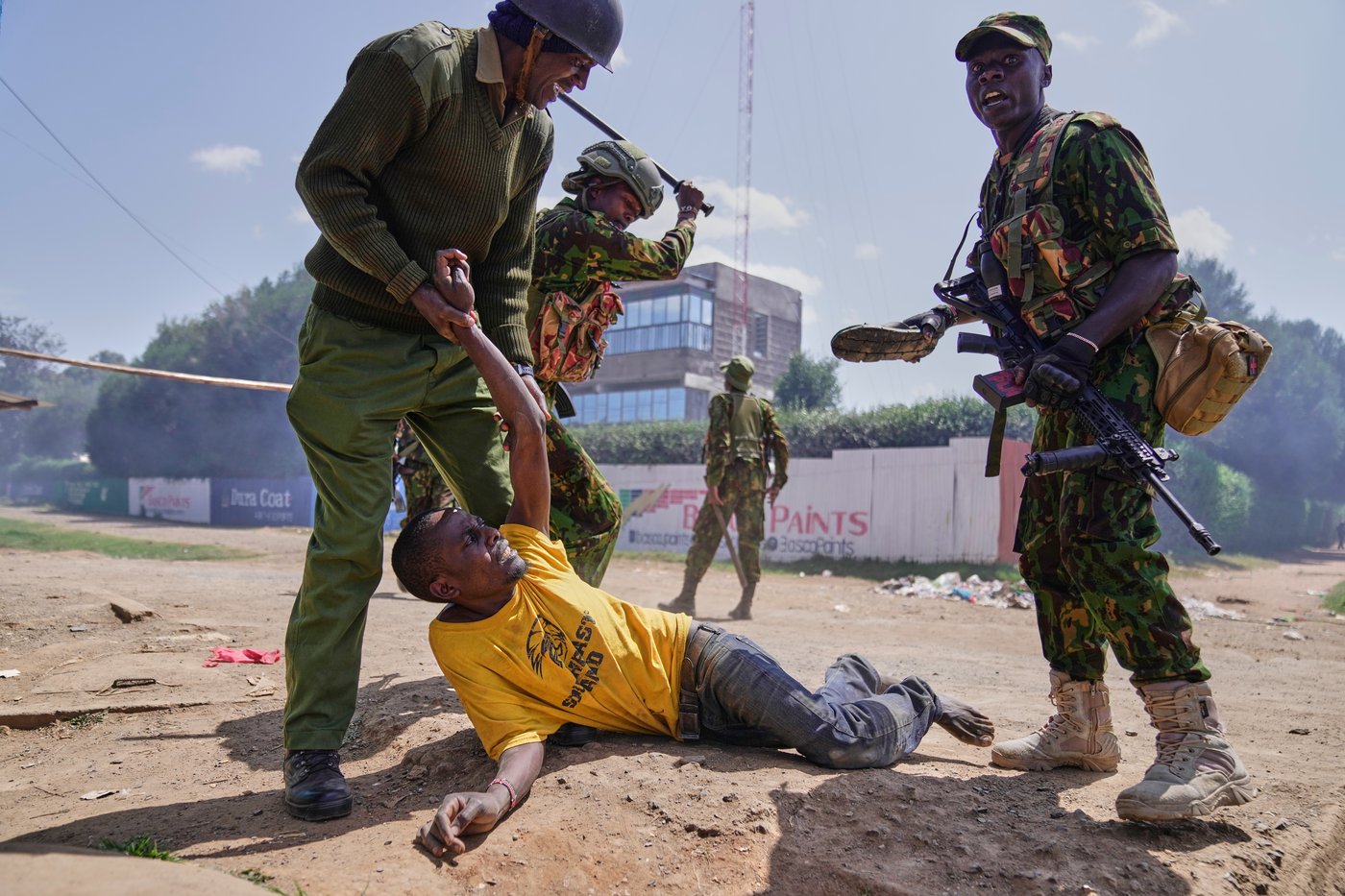Kenya protesters clash with police over proposed Ebola center for US citizens, in photos | iNFOnews.ca