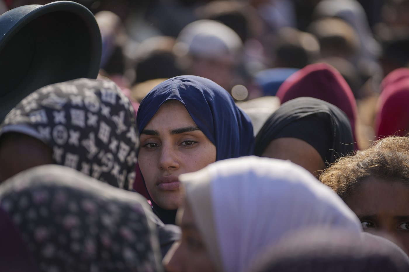 In Gaza's crowded tent camps, women wrestle with a life stripped of privacy | iNFOnews.ca