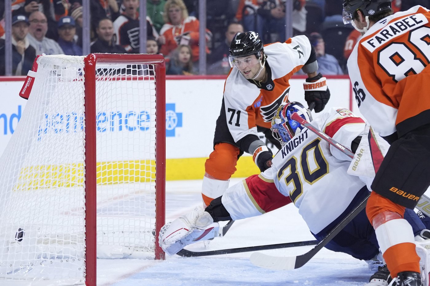 Panthers waste early 3-goal lead, rally with 3 goals in final minutes to top Flyers 7-5 | iNFOnews.ca Panthers waste early 3-goal lead, rally with 3 goals in final minutes to top Flyers 7-5 | iNFOnews.ca