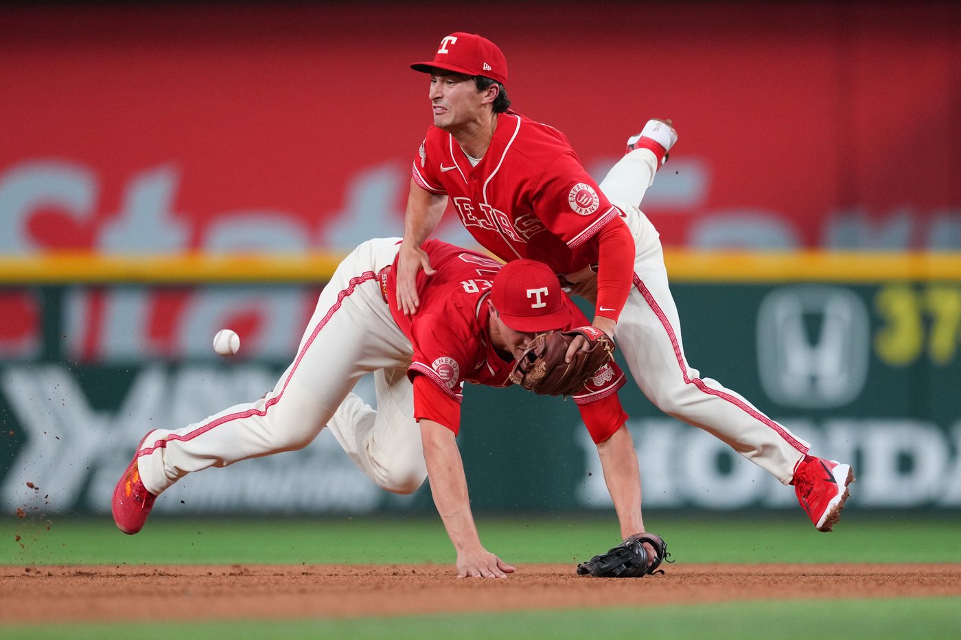 Justin Foscue rebounds from causing blooper with star SS Corey Seager with 1st homer for Rangers | iNFOnews.ca
