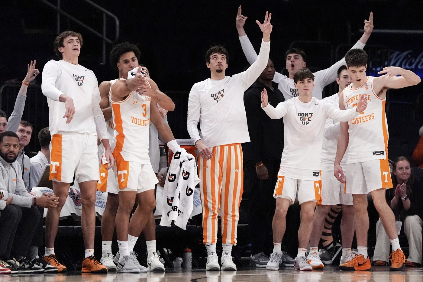 Lanier scores 22 points as No. 1 Tennessee beats Miami 75-62 at Jimmy V Classic | iNFOnews.ca