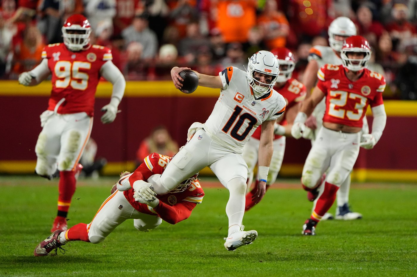 Nix's late TD pass and stand by Broncos defense finishes off 20-13 win over Chiefs | iNFOnews.ca Nix's late TD pass and stand by Broncos defense finishes off 20-13 win over Chiefs | iNFOnews.ca