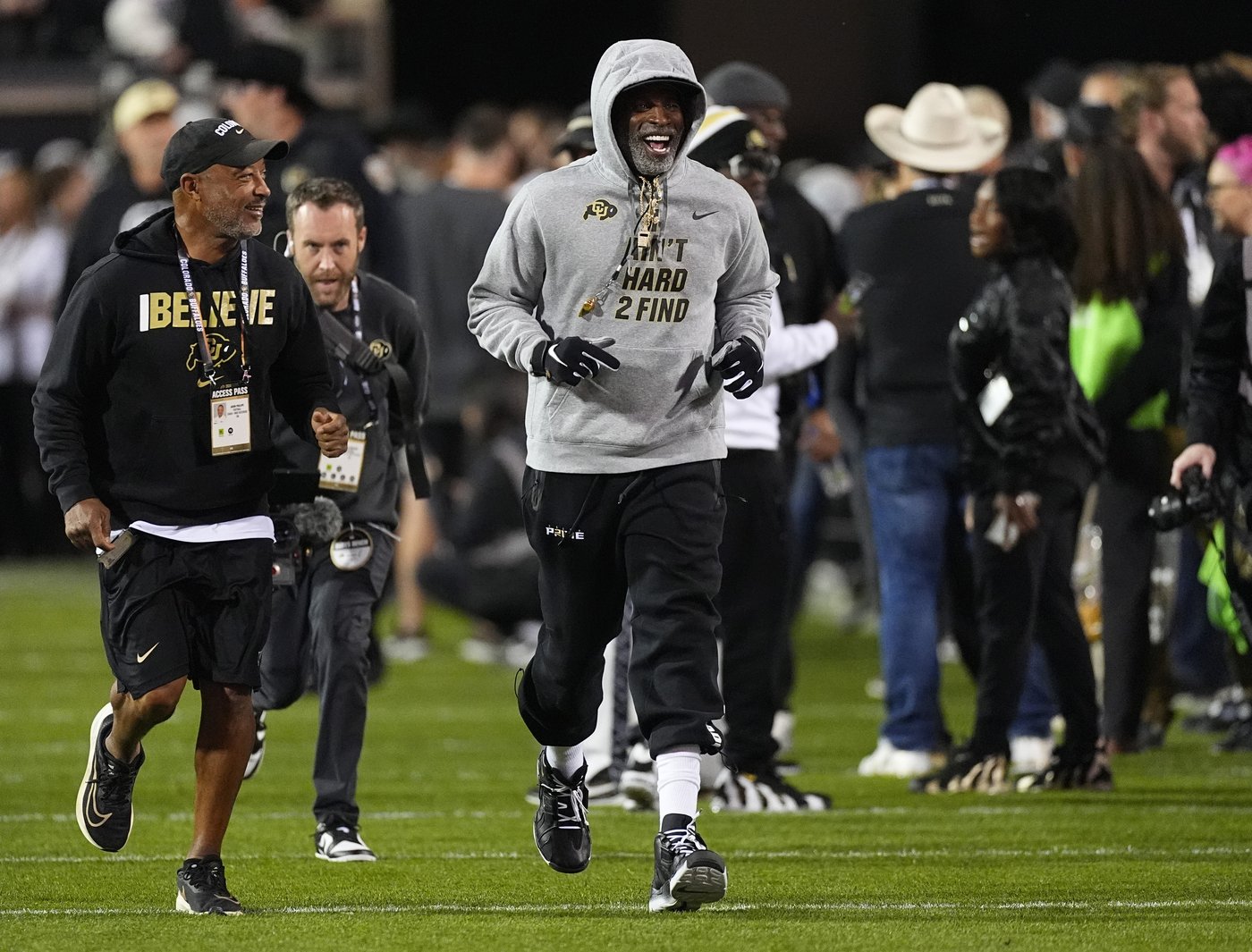Shedeur Sanders, Travis Hunter help Colorado beat Cincinnati 34-23 to become bowl eligible | iNFOnews.ca Shedeur Sanders, Travis Hunter help Colorado beat Cincinnati 34-23 to become bowl eligible | iNFOnews.ca