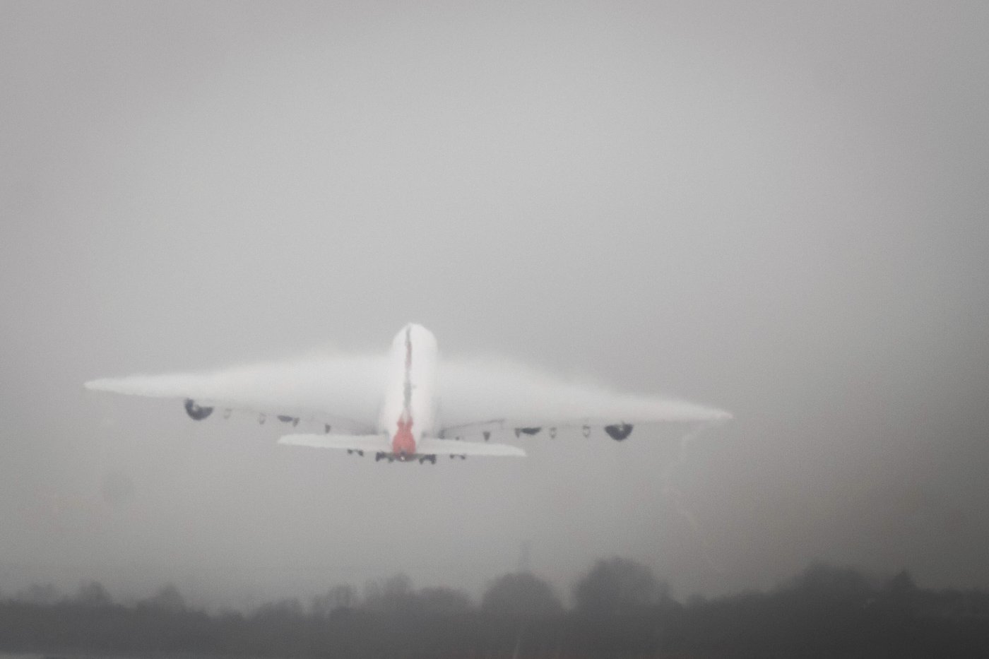 Thick fog disrupts some flights on one of the UK's busiest weekends for travel | iNFOnews.ca Thick fog disrupts some flights on one of the UK's busiest weekends for travel | iNFOnews.ca