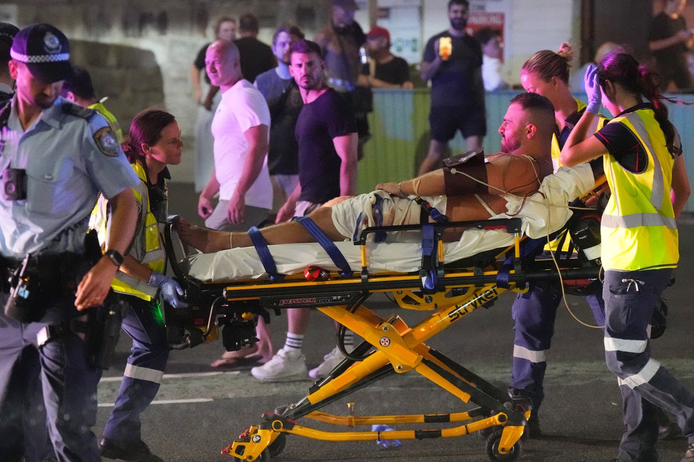 Father and son gunmen kill at least 15 people in attack on Hanukkah event at Sydney's Bondi Beach | iNFOnews.ca Father and son gunmen kill at least 15 people in attack on Hanukkah event at Sydney's Bondi Beach | iNFOnews.ca