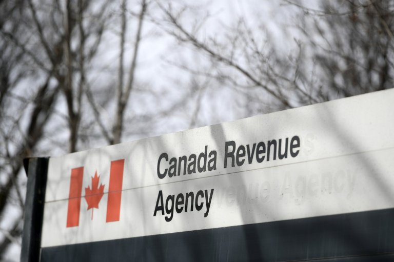 Canadians sitting on $2 billion in uncashed federal cheques: documents | iNFOnews.ca