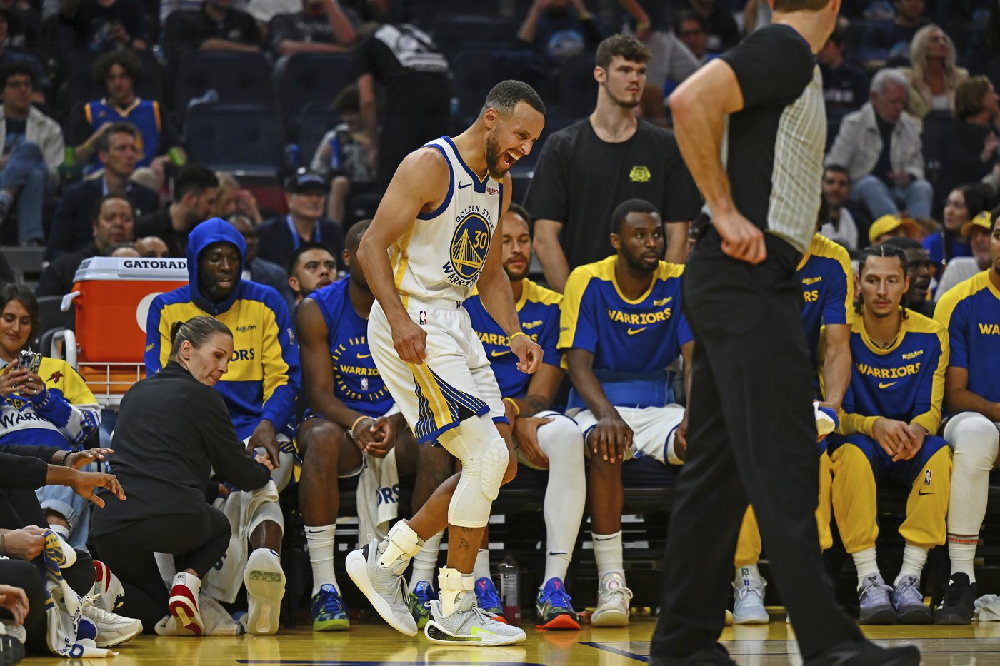 Stephen Curry will miss at least two games for Warriors with left ankle injury | iNFOnews.ca