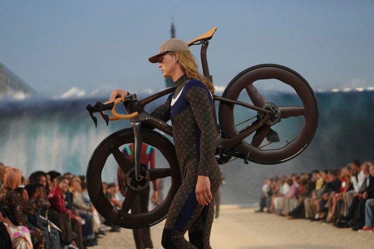 Pharrell sends Vuitton surfing as Jeremy Allen White, Missy Elliott and Victor Wembanyama look on | iNFOnews.ca