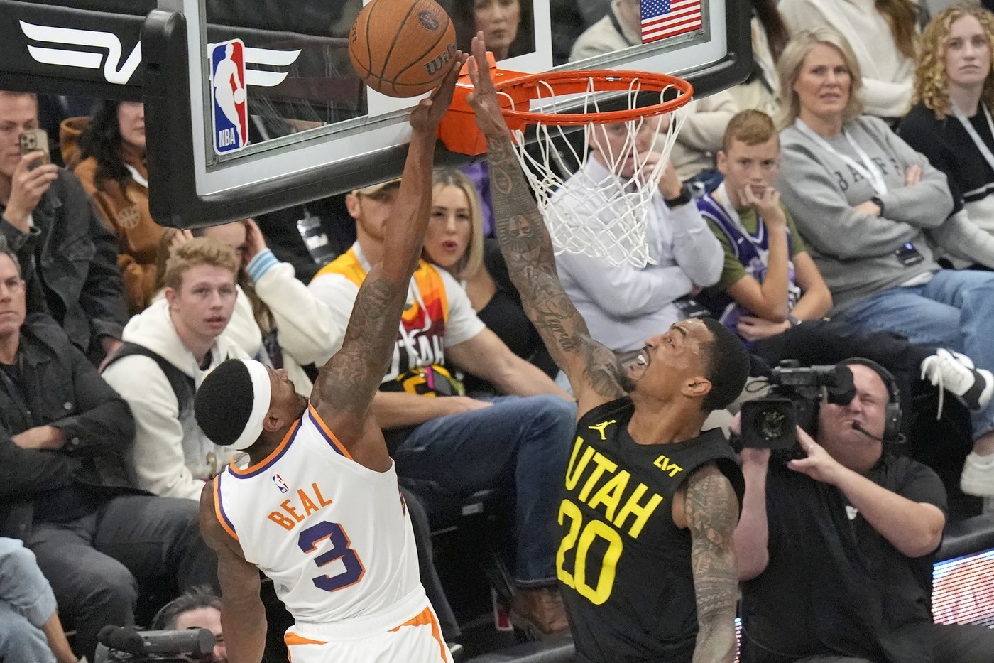 Booker scores 31, leads Suns to 120-112 victory over Jazz in the teams' NBA Cup opener | iNFOnews.ca