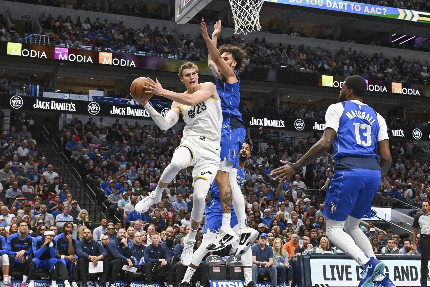 Kyrie Irving scores 23 points to lead Mavericks past Jazz 110-102 | iNFOnews.ca Kyrie Irving scores 23 points to lead Mavericks past Jazz 110-102 | iNFOnews.ca