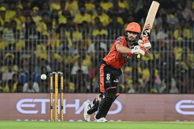 Hyderabad seals IPL playoffs spot after beating Chennai | iNFOnews.ca