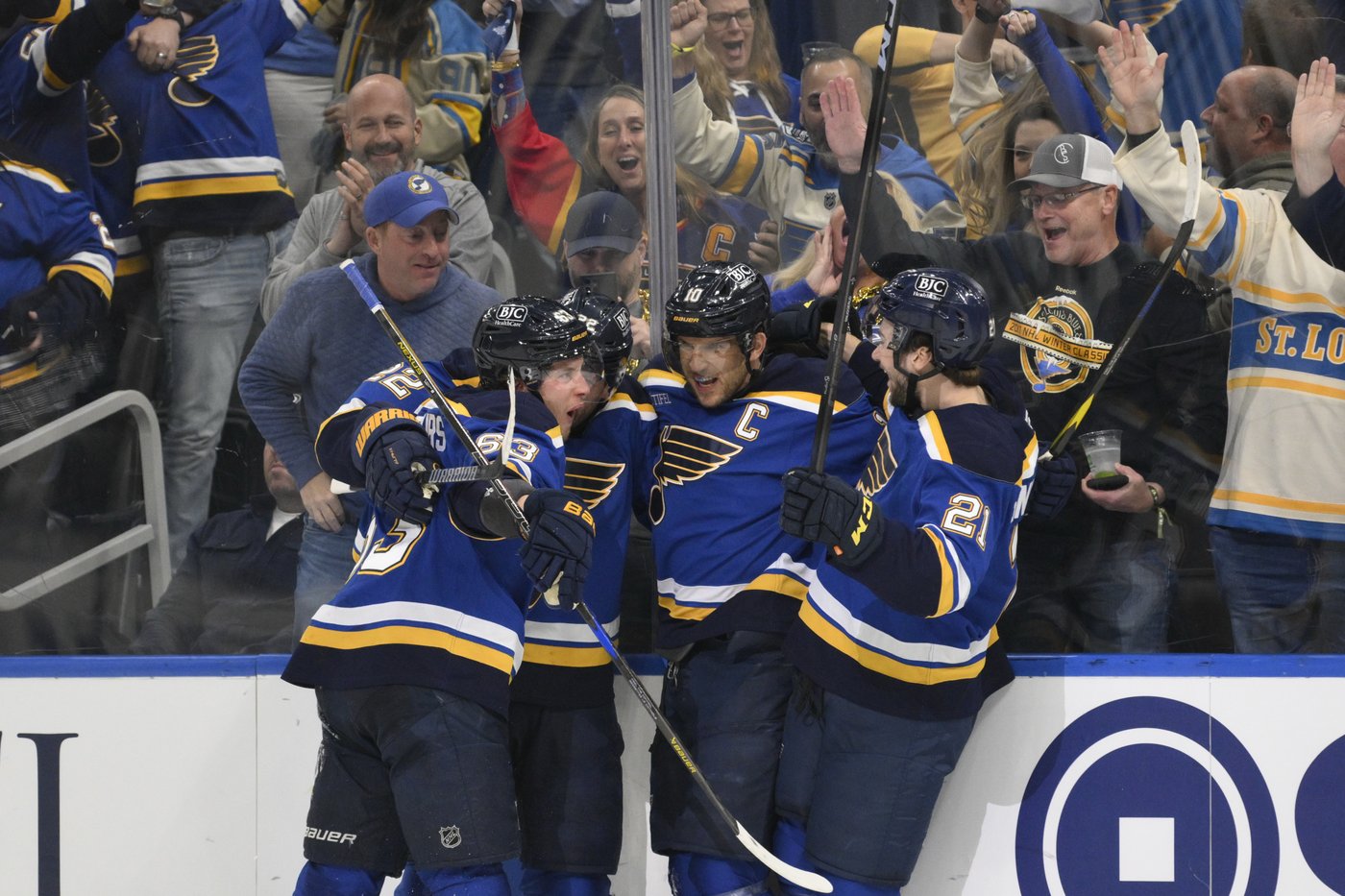 Blues score 3 goals in 2:13 of the second period to beat Jets 5-2 and force a Game 7 | iNFOnews.ca Blues score 3 goals in 2:13 of the second period to beat Jets 5-2 and force a Game 7 | iNFOnews.ca