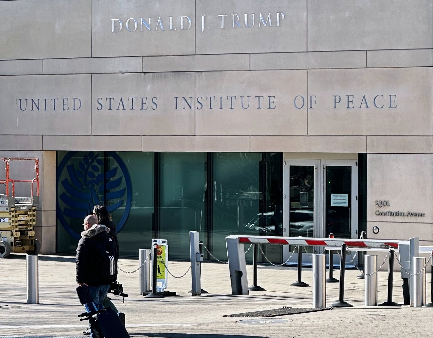 Trump is fighting the Institute of Peace in court. Now, his name is on the building | iNFOnews.ca Trump is fighting the Institute of Peace in court. Now, his name is on the building | iNFOnews.ca