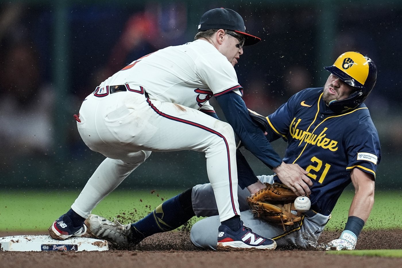 Peralta throws 5 strong innings as Brewers manhandle Braves 7-2 to improve best record in majors | iNFOnews.ca