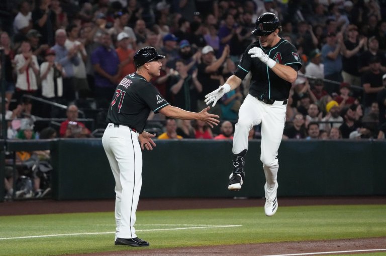 Vargas hits winning single in 10th as Diamondbacks rally to beat A's 6-5 after blowing lead in 9th | iNFOnews.ca