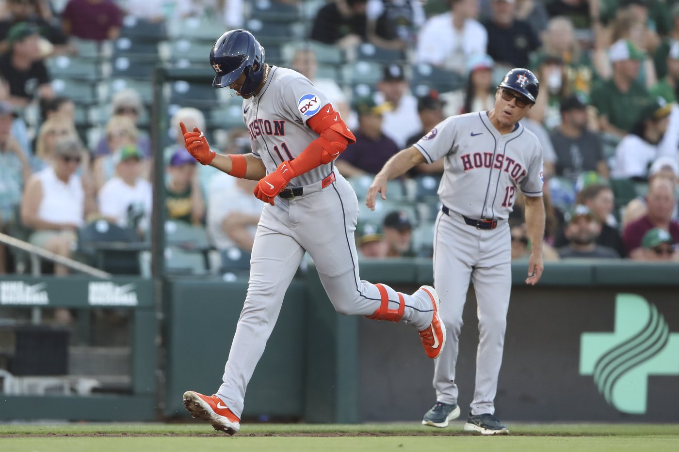 Cam Smith hits 2 of Astros' 5 homers in 13-3 win over Athletics | iNFOnews.ca