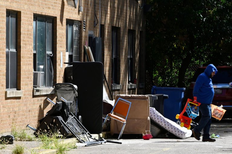 Takeaways from AP report on a Chicago raid that signals a major escalation of immigration crackdown | iNFOnews.ca