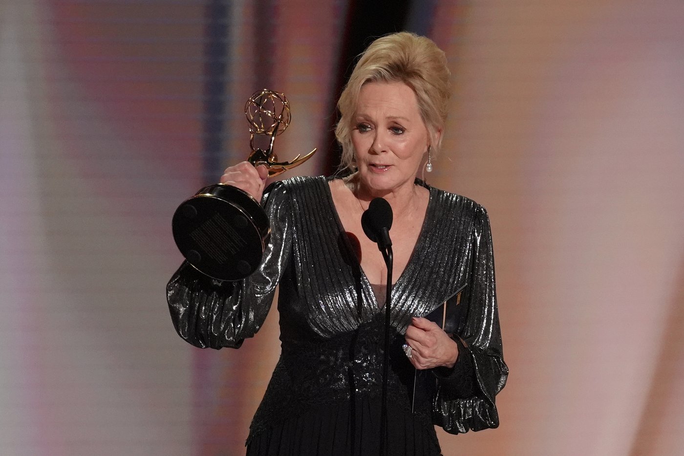 Jean Smart makes Emmy history with fifth straight 'Hacks' win | iNFOnews.ca Jean Smart makes Emmy history with fifth straight 'Hacks' win | iNFOnews.ca