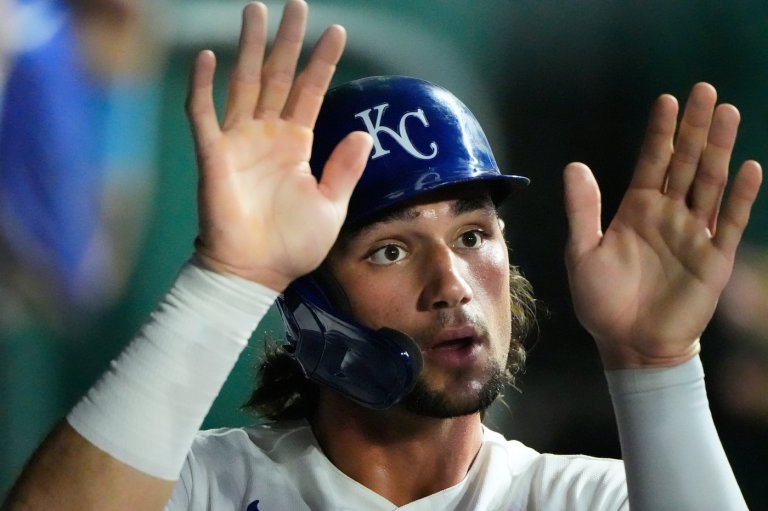 Witt caps Royals' rally in the ninth with the winning hit in a 4-3 victory over the Athletics | iNFOnews.ca