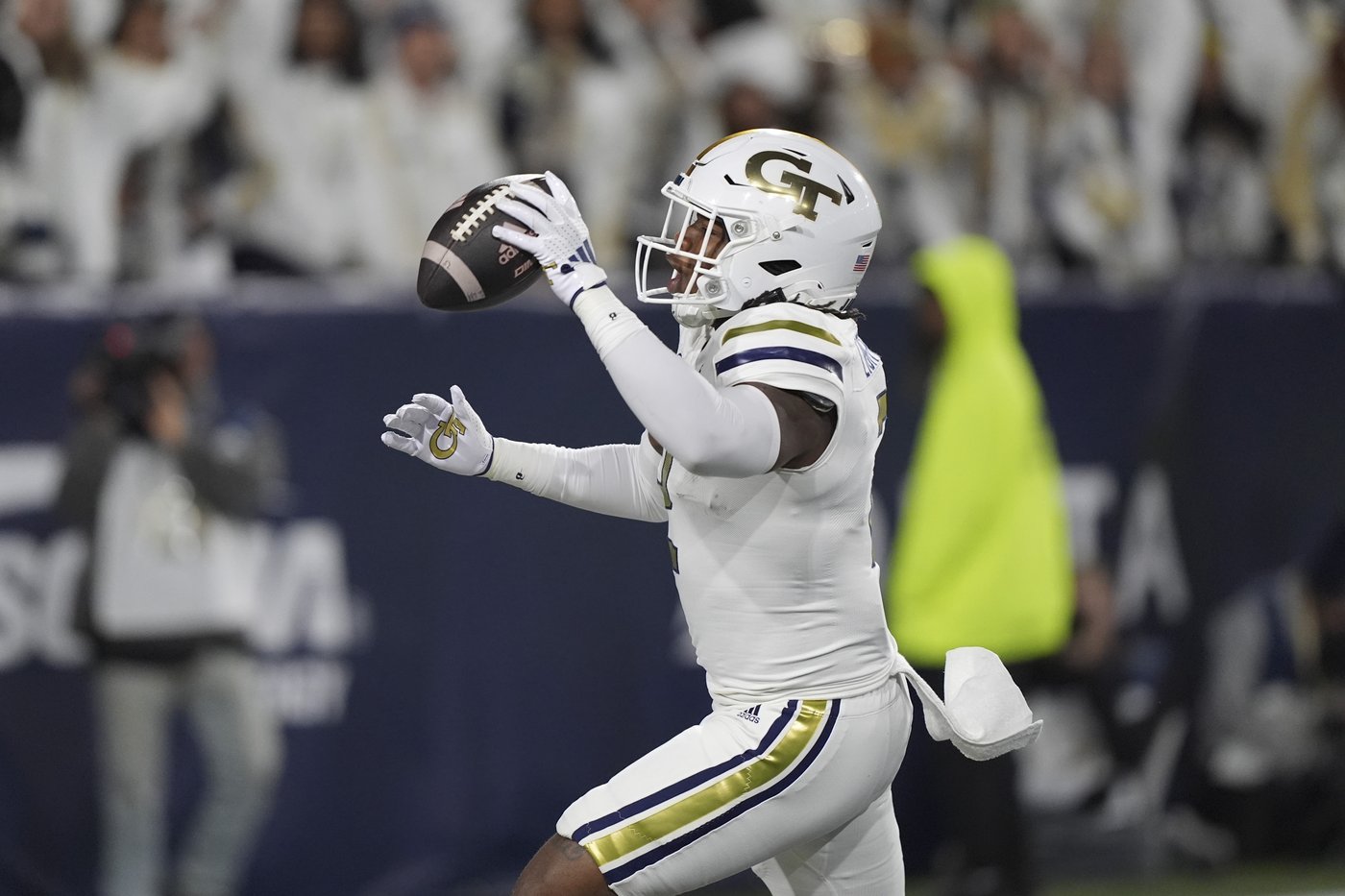 Philo delivers go-ahead TD run with 22 seconds remaining to lift Georgia Tech past N.C. State 30-29 | iNFOnews.ca