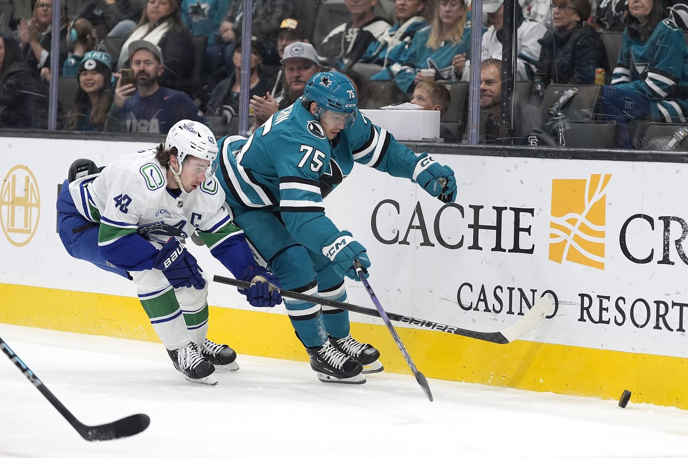 Suter scores twice as Canucks edge Sharks 3-2 | iNFOnews.ca Suter scores twice as Canucks edge Sharks 3-2 | iNFOnews.ca