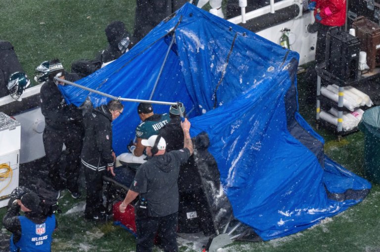A peek inside the blue medical tent that has become a fixture on NFL sidelines | iNFOnews.ca