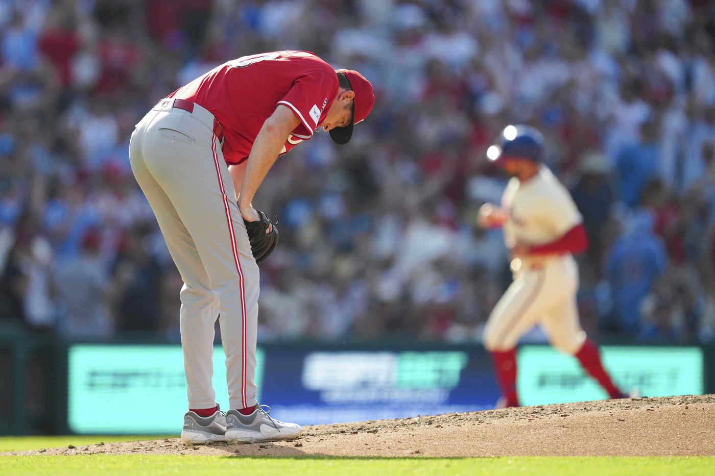 Bohm, Schwarber each hit 2-run homers to power Phillies past Reds, 5-1 | iNFOnews.ca