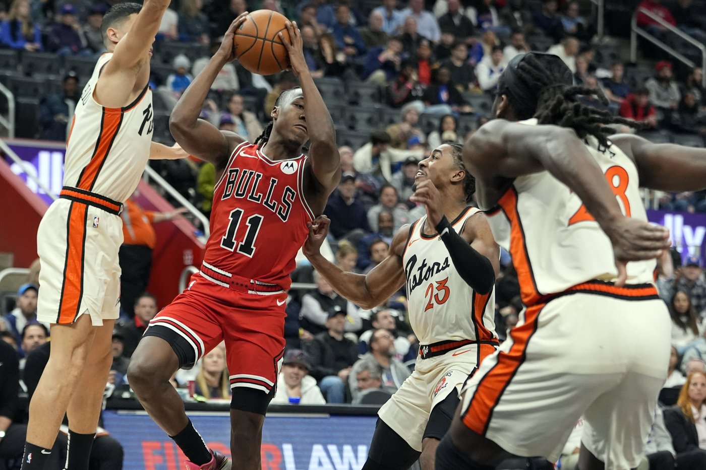 Zach LaVine's 16 fourth-quarter points lead Bulls past Pistons 122-112 | iNFOnews.ca