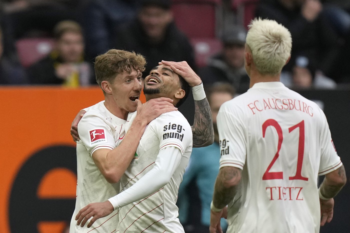 Dortmund slumps to another loss at Augsburg as Leipzig tops the Bundesliga | iNFOnews.ca Dortmund slumps to another loss at Augsburg as Leipzig tops the Bundesliga | iNFOnews.ca