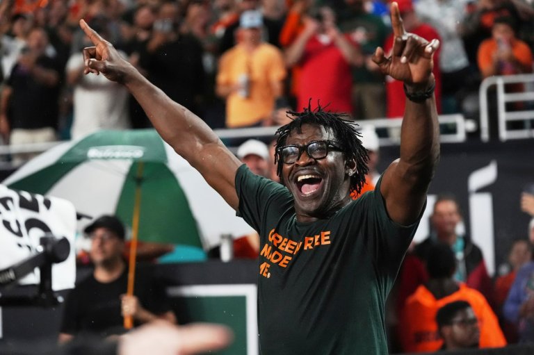 Why is Michael Irvin the most famous cheerleader in college football? Miami can't get enough of him | iNFOnews.ca