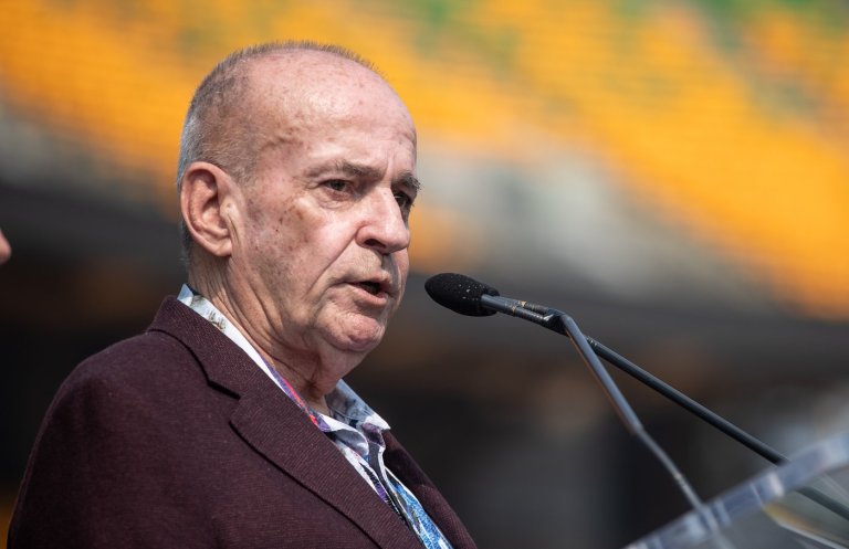 CP NewsAlert: Edmonton Elks say team owner Larry Thompson has died at 65 | iNFOnews.ca