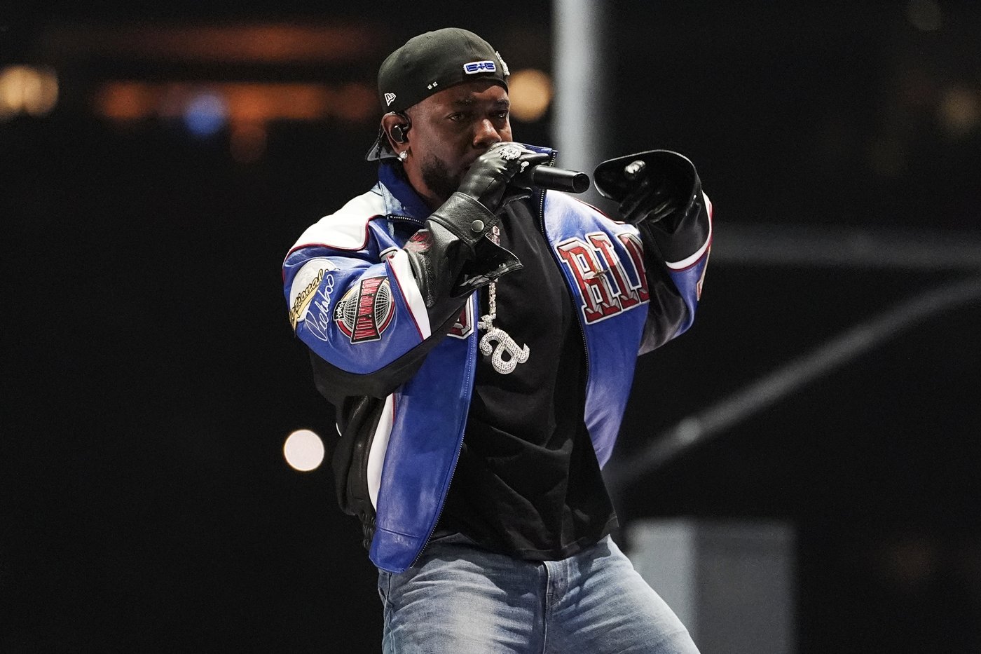 Review: Kendrick Lamar brings America and 'Not Like Us' into history-making Super Bowl halftime show | iNFOnews.ca Review: Kendrick Lamar brings America and 'Not Like Us' into history-making Super Bowl halftime show | iNFOnews.ca