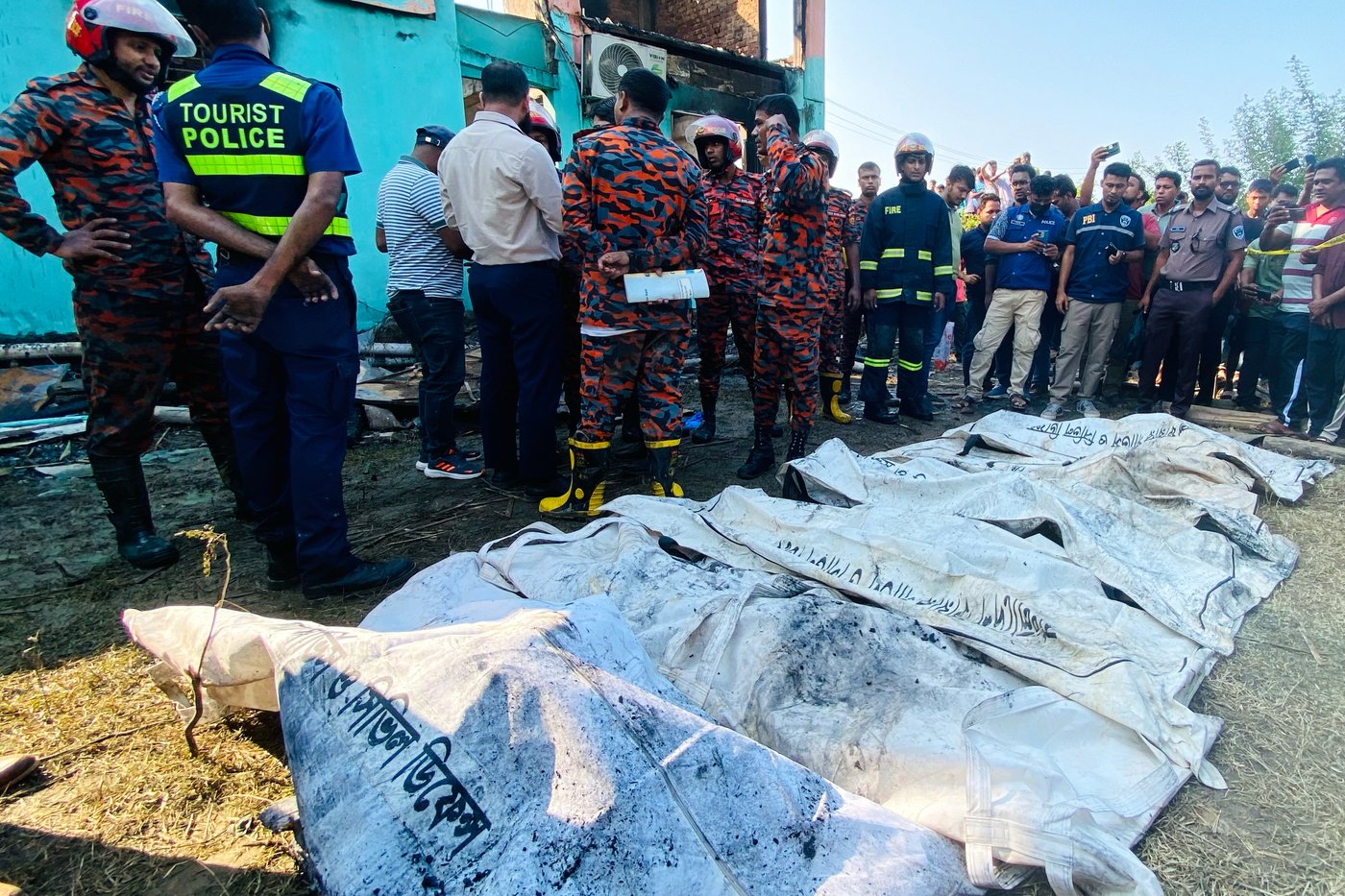 A fire guts a Bangladeshi beach resort, killing 10 people | iNFOnews.ca A fire guts a Bangladeshi beach resort, killing 10 people | iNFOnews.ca